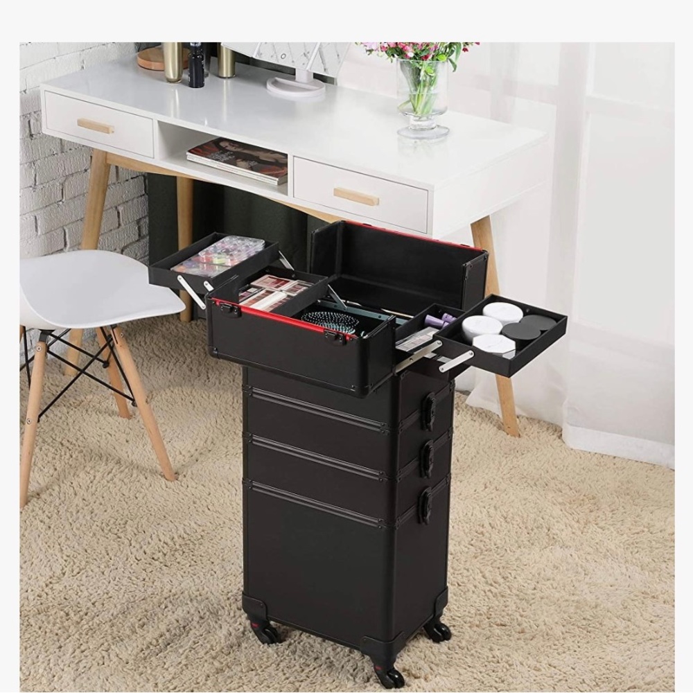 Travel make up or nail case